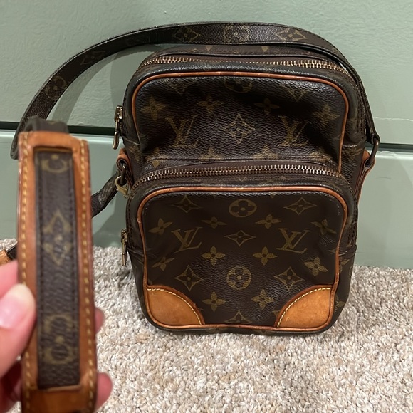 Louis Vuitton Monogram Canvas Messenger Bag - Picture 2 of 11